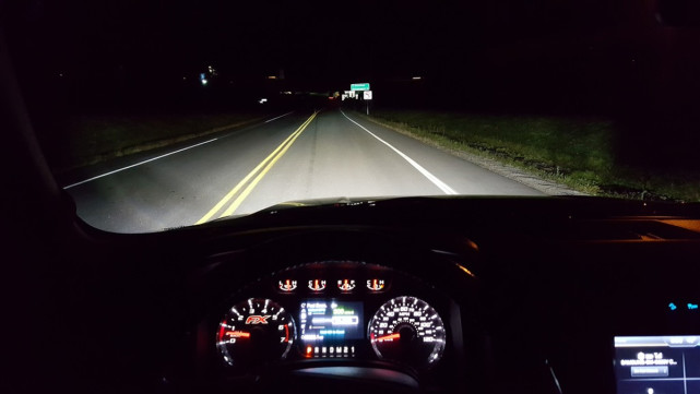 夜间开车跑高速,比白天危险多少?