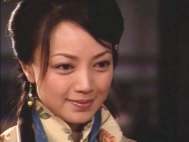 港姐杨婉仪移居国外教英语养活子女老公生意失败后行踪神秘