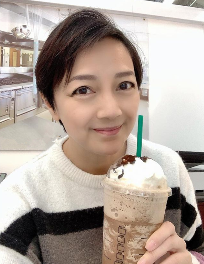 港姐杨婉仪移居国外教英语养活子女老公生意失败后行踪神秘