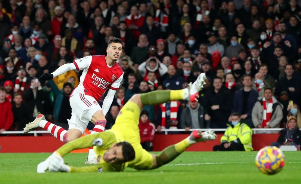 英超 0-2！英超豪门克星输球输人，6轮丢13分，曼联遭打击，蓝军被扎心