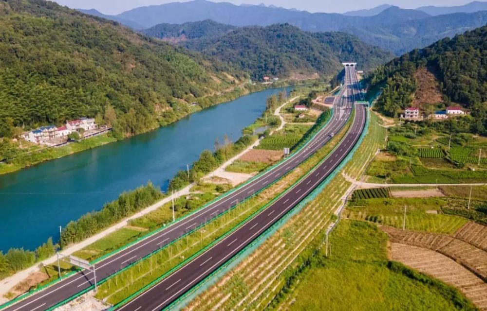 今天,梦想变成现实!芜黄高速正式建成通车