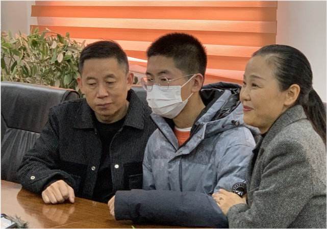 孙卓要回深圳了!孙海洋家庭背景曝光,女儿留学欧洲条件优渥_腾讯网