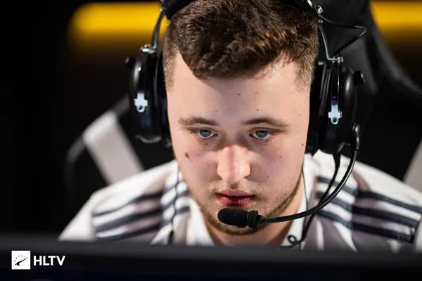 blast全球总决赛第二日赛果:电子哥,zywoo,niko化身战神