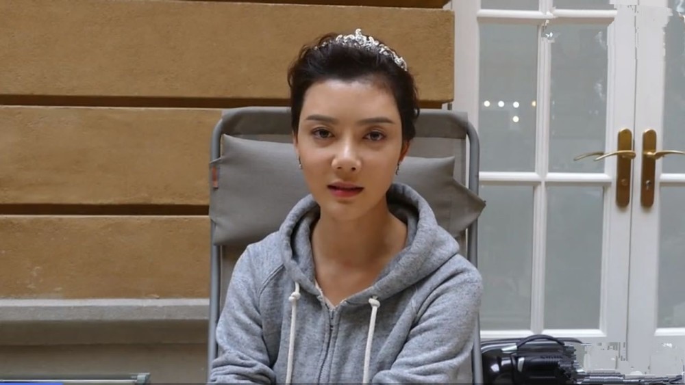 被39岁车晓圈粉了私服造型接地气纯素颜面对镜头大方自信