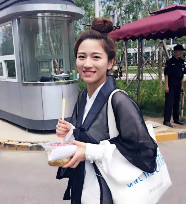 从草根打工人到宅男女神!曾一夜爆火的"度娘们",究竟去哪了?