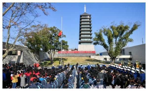 今天是國家公祭日上海淞滬抗戰紀念館上午舉行悼念活動