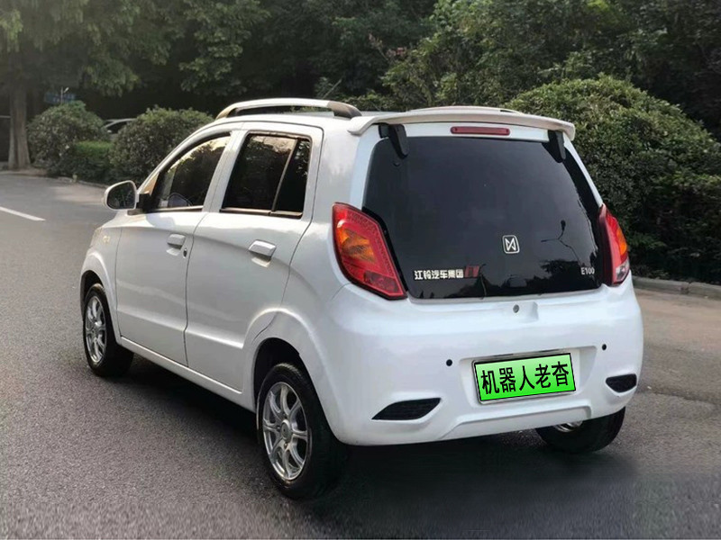 不到萬元的新能源轎車江鈴e100幾千塊的純電動汽車兩廂綠牌車