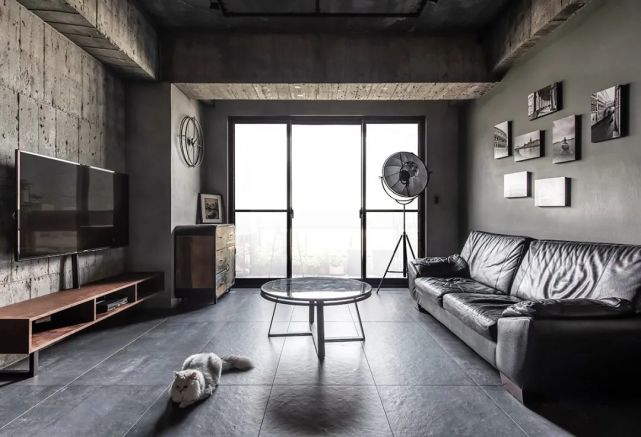 客厅在这套115平米的房子中,整体房子的装修都以高级灰的毛坯质感设计