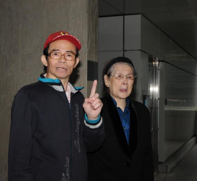 梅妈宣布不再供养70岁儿子梅启明激动回应我并非无所事事