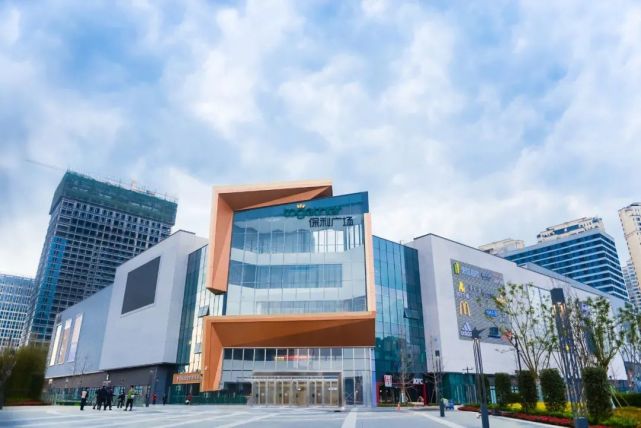 保利新开了一个大商场住大丰的男同事笑得合不拢嘴