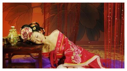 杨玉环受宠多年为何一直没能生下孩子笔者杨玉环有生育问题