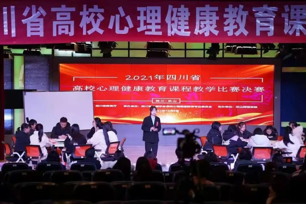 全省进入决赛的共有13所高校,我校夏妍老师以扎实的