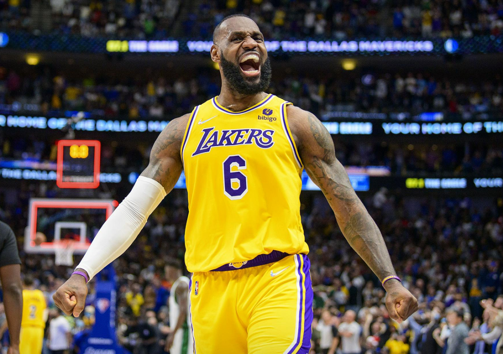 湖人 张星炫NBA专栏—勒布朗詹姆斯的油箱里还有油吗？
