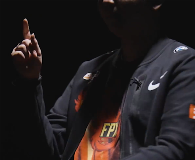 fpx官宣faker前替补加入第一个视频他就竖起食指重演当时场景