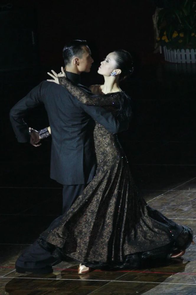 陆宁&张丁方2011总决赛职业拉丁舞冠军2011/12对众多国标舞者而言,某
