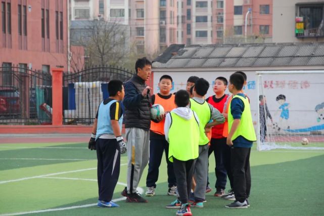 双减在滨城塘沽远洋城小学校园足球让更多学生走进运动场