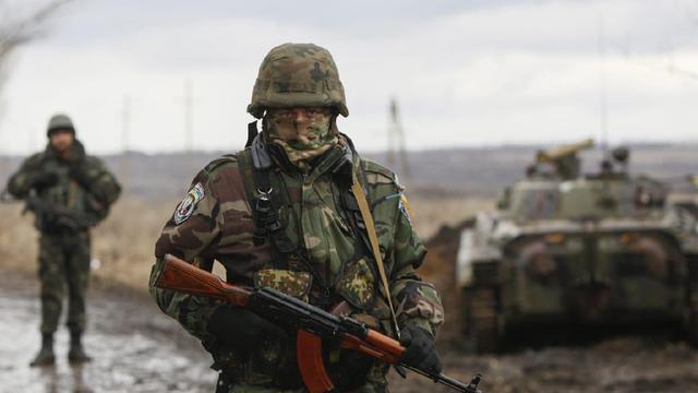边境传来炮火声，乌克兰突击队凌晨采取行动，一辆步兵车被炸毁601006大秦铁路