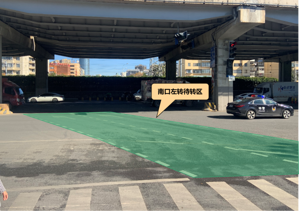 二环南路与西福路交叉口新增待行区