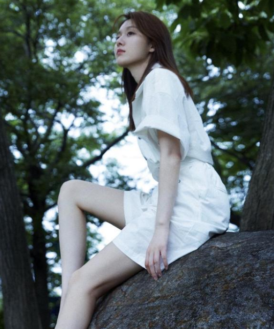 23岁王子璇泳装照好性感穿紧身裙秀身材曲线皮肤白皙笑容甜美