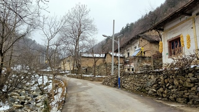 西安山村老土房,房子可传几代人百年不倒,主人说给楼房都不换