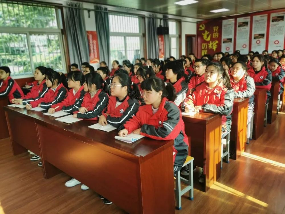 党旗飘飘‖丹心向阳明方向 少年有梦心自强——潼关县城关二中召开党