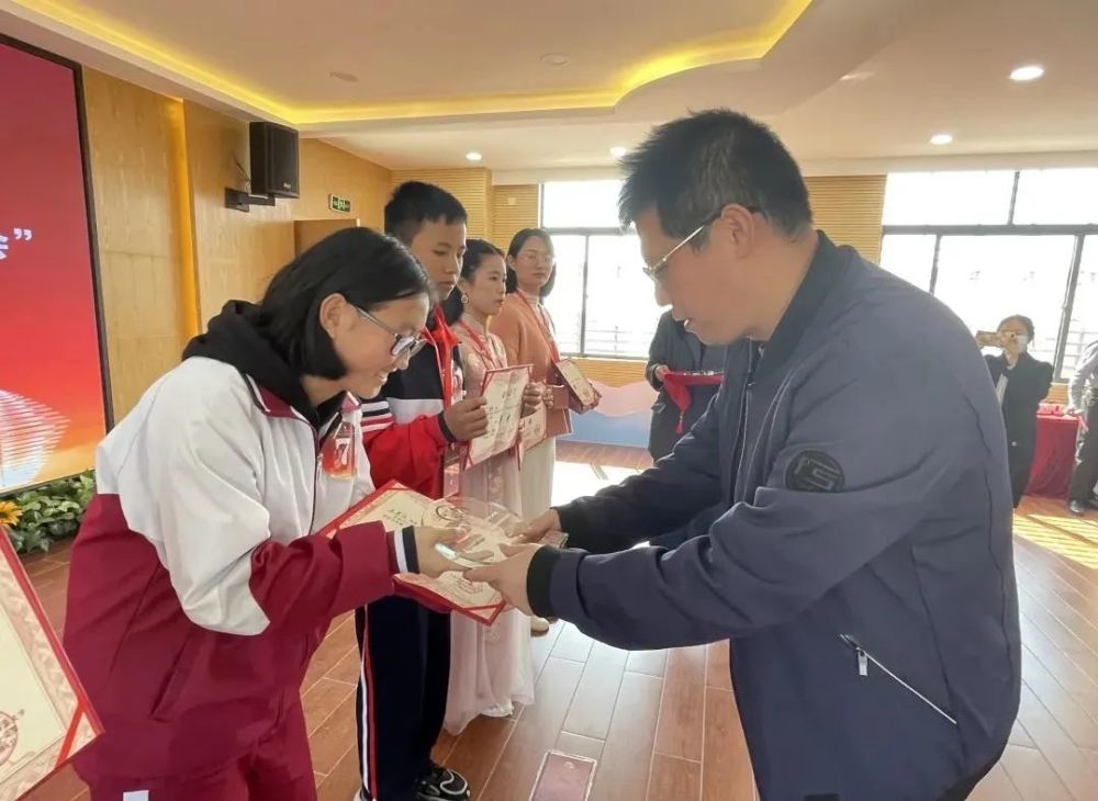 喜讯泉州第十六中学惠南中学勇夺区中国诗词大会校园挑战赛冠军