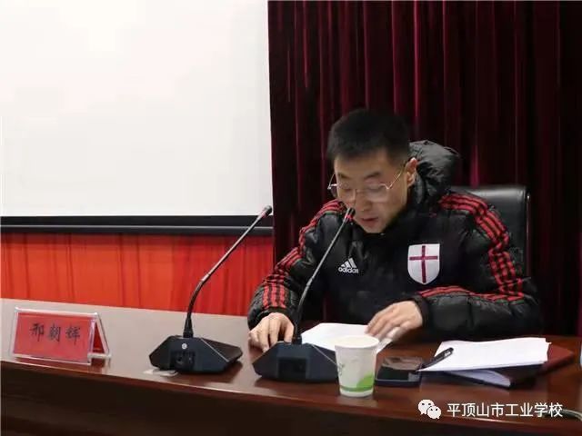 不忘初心砥砺奋进巩固脱贫攻坚实现乡村振兴副市长刘江上讲台讲思政课