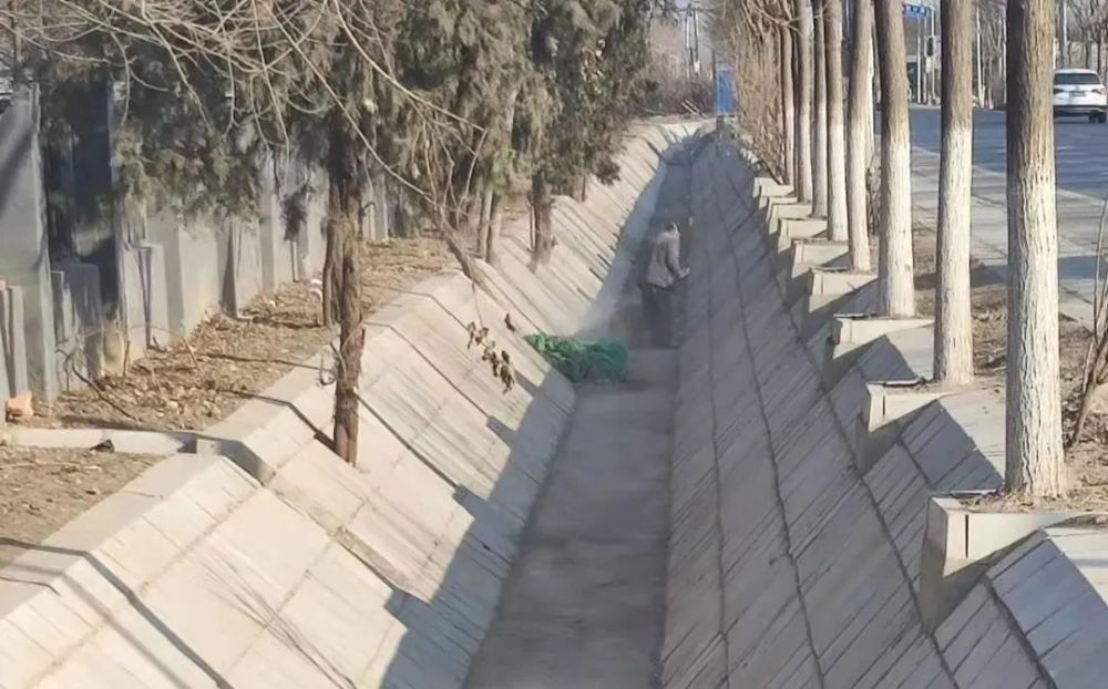 马池口镇横桥村延顺沙路北侧的排水渠修好了