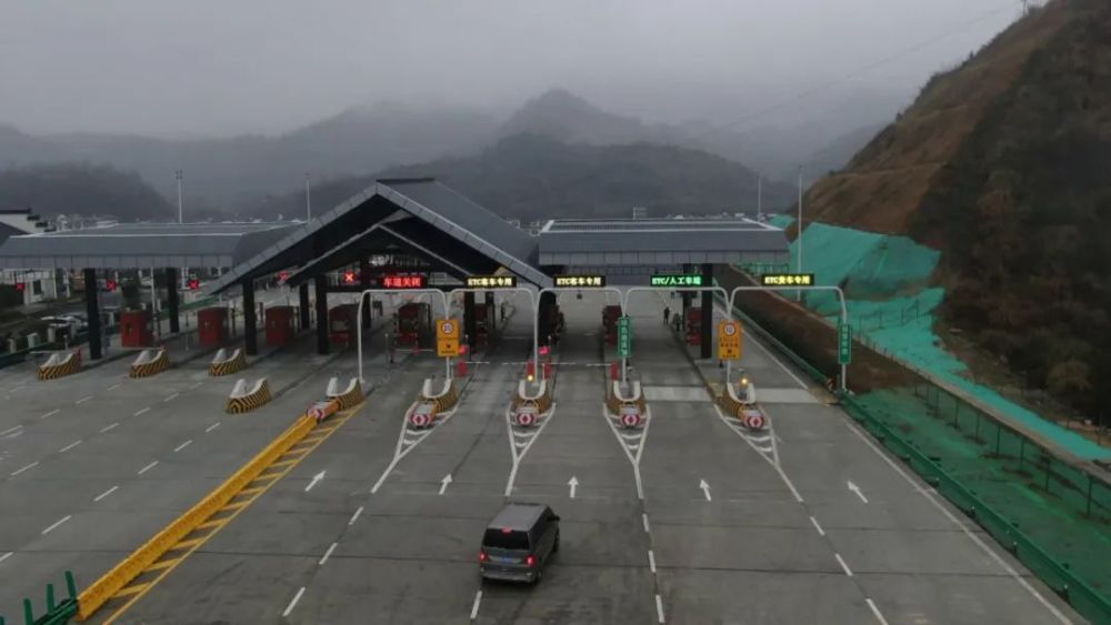 芜黄高速今天正式通车