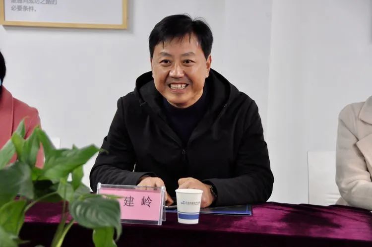 在云创谷科技产业园董事长陈建岭的陪同下,梁俊峰副主任一行先后参观