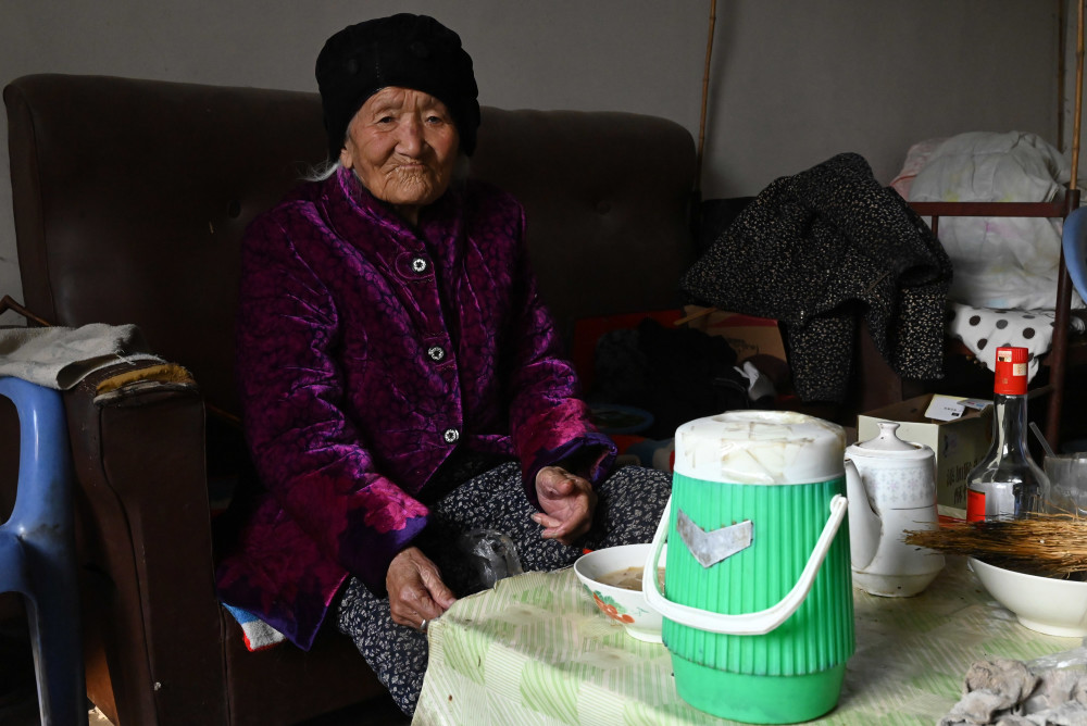 104岁老寿星，身怀“美容”绝技，每天喝2两小酒，一辈子拒绝吃药自然拼读第一节课