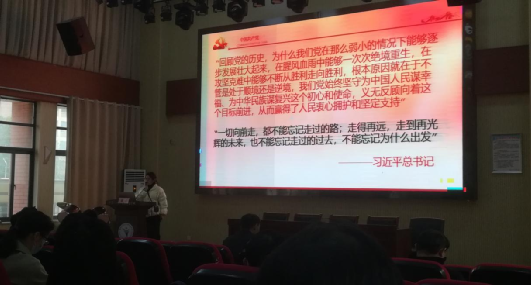 储晓琴老师和来自合肥市西递中学的合肥历史名师工作室领衔名师吴宝明