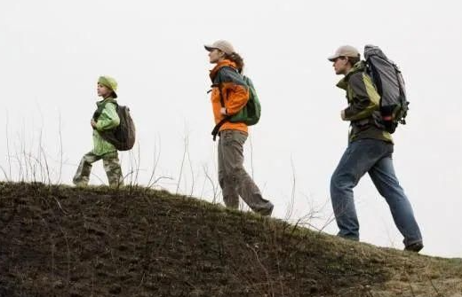 前有三和大神后有16岁小伙荒废人生睡公园无知的放纵真可怕