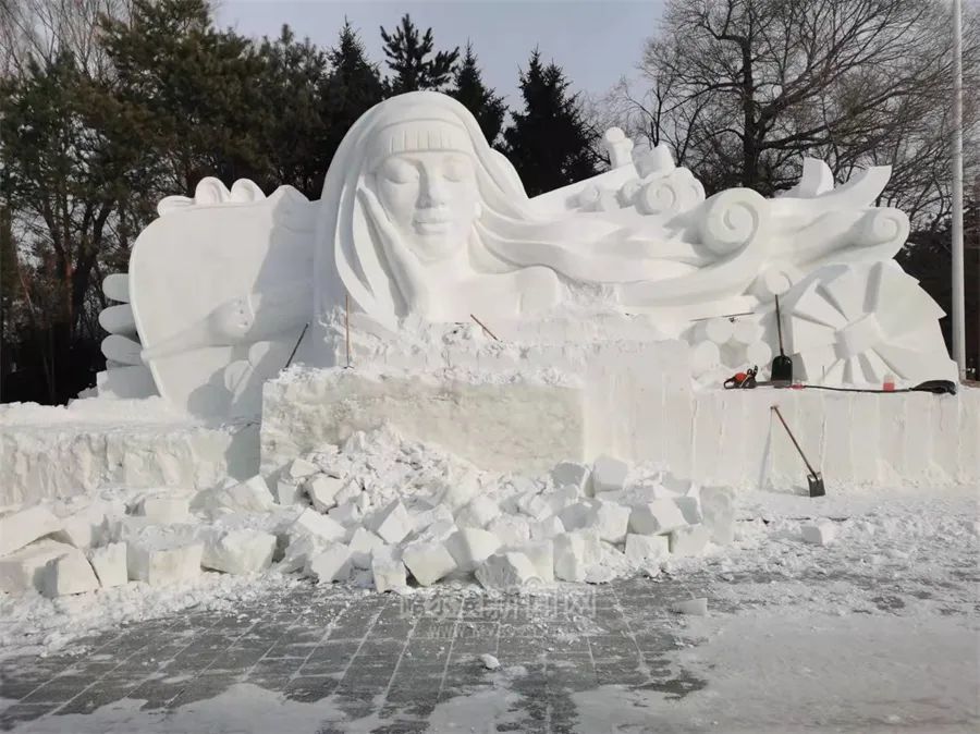 中央大街冰雕開建今年冰裡還有魚嗎太陽島雪雕亮相搶鮮看