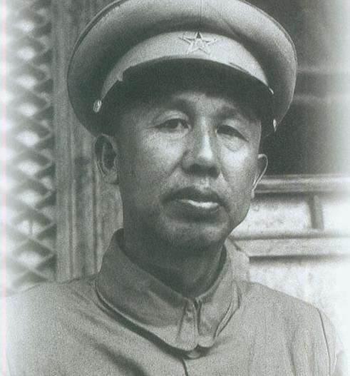 他一生养育了3个女儿后来3个女儿的丈夫都是将军让人佩服