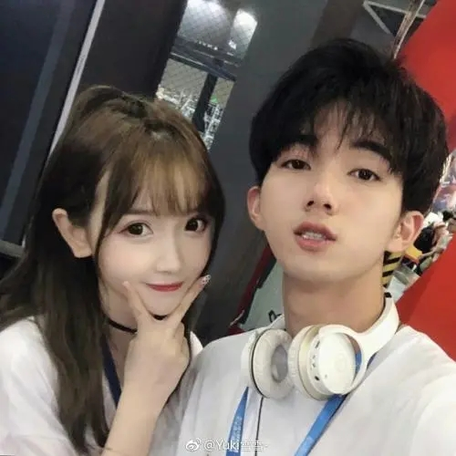 心态生日会许愿邀机智张双排男友黄锐铨竟作出这一操作