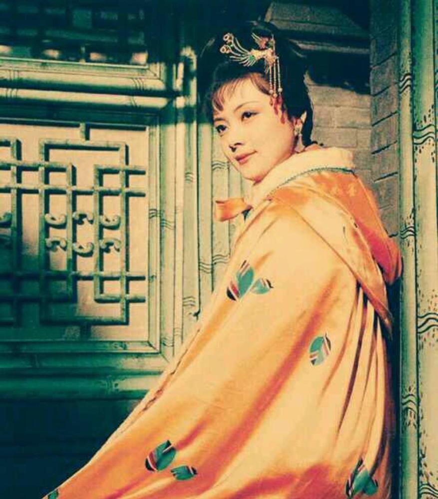 从金钏之死看宝钗的贤惠竟把王夫人感受看得比金钏性命重要