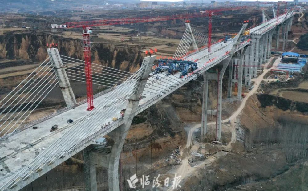 国道241线浮山北王镇至县城段改线工程丞相河大桥年底将实现全线贯通