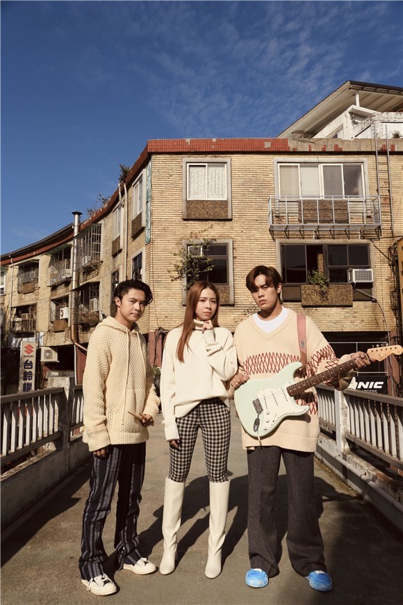 林心如拍告五人《好不容易》mv 凑巧重返《华灯》伤心地_腾讯新闻