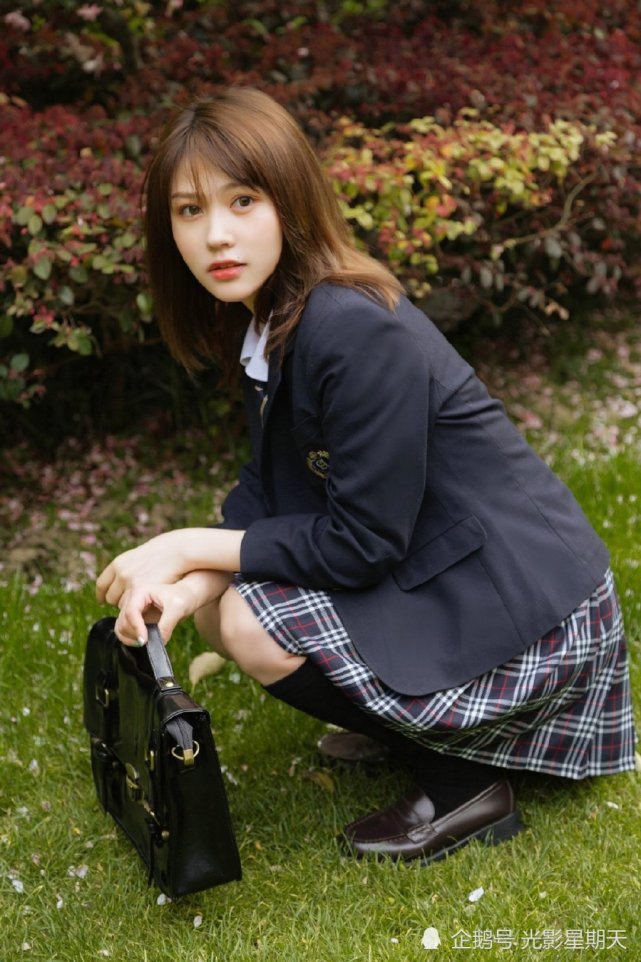 日本校服漂亮美女销魂写真图片