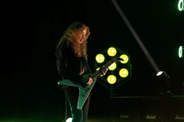 davemustaine介绍签名款gibsonusaflyingvexp现已正式发布