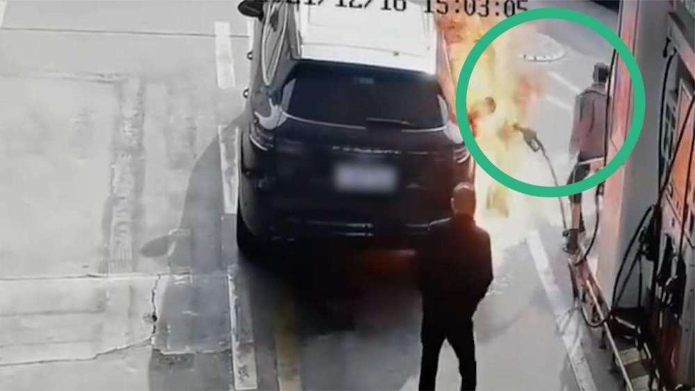 深圳一男子拔掉油枪点燃汽车后逃走――传奇私服发布网
