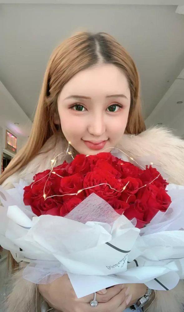 人造美女桃花宝宝8年整容连亲妈都快认不出她到底图啥