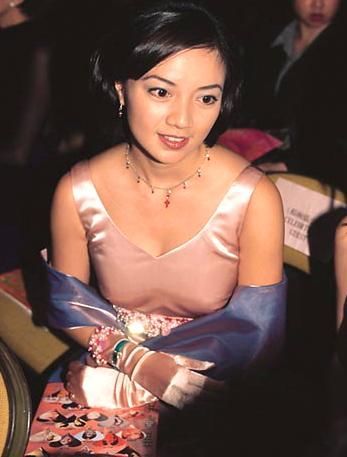 虽然有这些荣誉加身,可是杨婉仪并不陶醉在自己美色或荣耀中,而是朴素