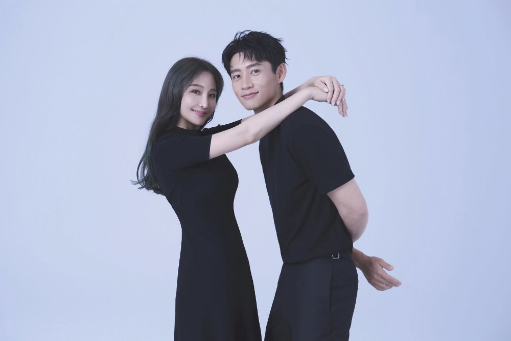 魏晨于玮22日举行婚礼摄影师再公开新结婚照两人用情侣英文名超甜蜜