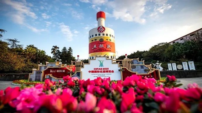 世界白酒度数排行_中国烈酒排行前4,闷倒驴屈居第三,第一名当之无愧(2)