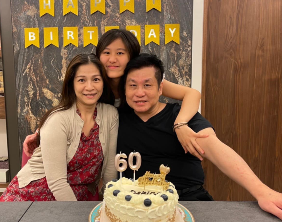 郑智化妻女近照曝光小7岁设计师妻子气质好22岁女儿才貌双全