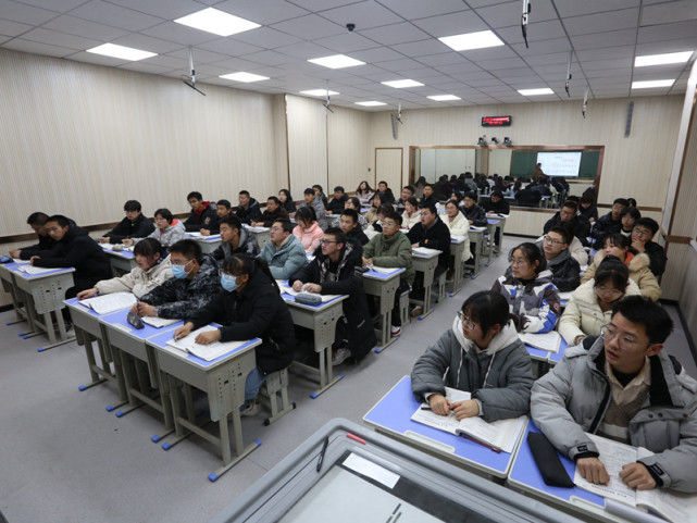 【崆峒】平凉五中圆满完成青年教师课堂教学展示活动