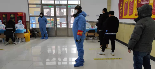 信息中心党员下沉社区开展抗疫工作|工农街道|疫情|疫情防控|马振勇