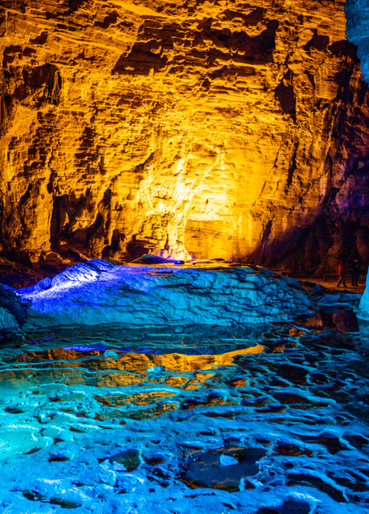 戎家推荐实拍亚洲第一大洞可容纳1000万人一栋20层的建筑能飞直升机